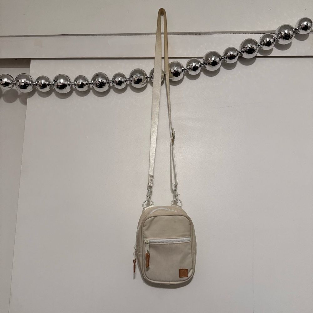 Thread Wallets Off White Crossbody Bag - Picture 4 of 8